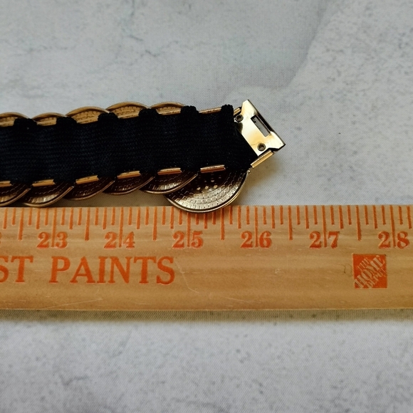 Gold Tone Coin Stretch Belt Glam Rock 80s Vintage Retro Women's - Picture 4 of 10